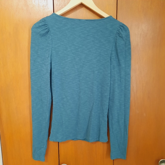 🛍 NWT Gap Long Sleeve Ribbed Sweetheart Open Neckline June Bug Shirt Size M - Picture 10 of 10